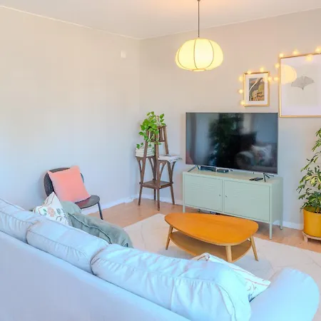 Viva Spacious 3 Bedroom דירה *