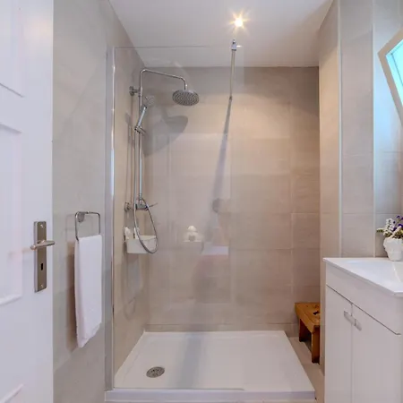 Viva Spacious 3 Bedroom Porto
