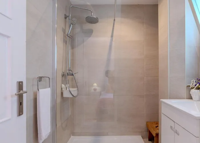 Viva Spacious 3 Bedroom Порту